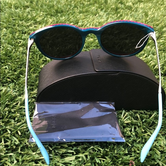 Prada Sunglasses, spring 2017 - Picture 5 of 5